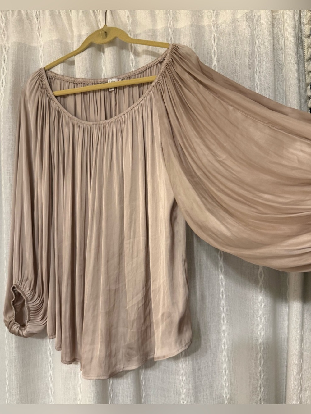 L. Love Pleated Off-The-Shoulder Blouse w/dramatic bubble sleeves. Sz. L